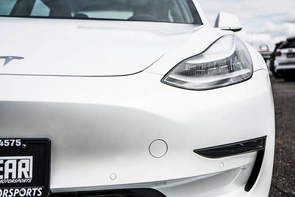 2020 Tesla, dovoz USA — foto 8 z 11