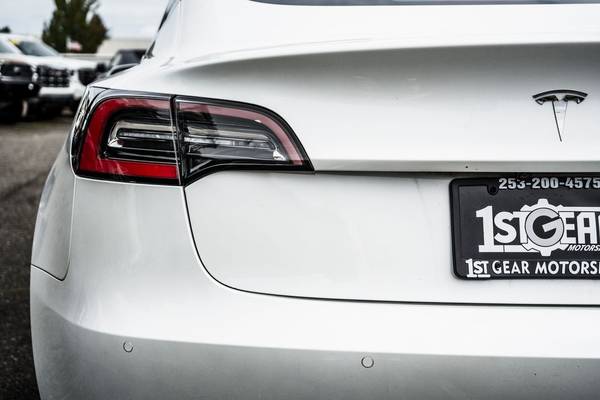 2020 Tesla, dovoz USA — foto 9 z 11