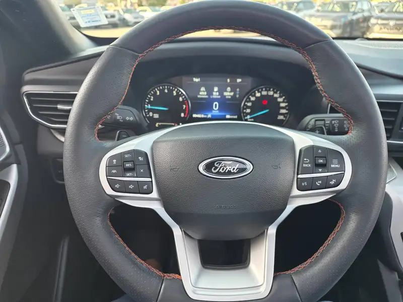 2024 Ford Explorer, 80 478 km, dovoz Kanada — foto 10 z 12