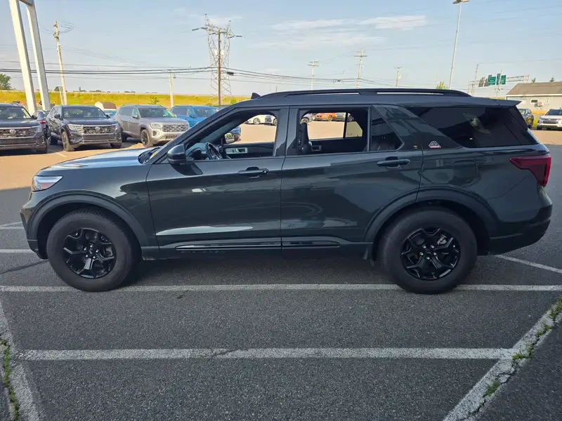 2024 Ford Explorer, 80 478 km, dovoz Kanada — foto 4 z 12