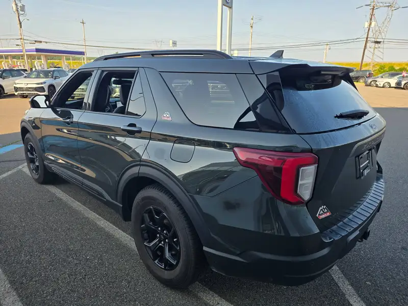 2024 Ford Explorer, 80 478 km, dovoz Kanada — foto 5 z 12