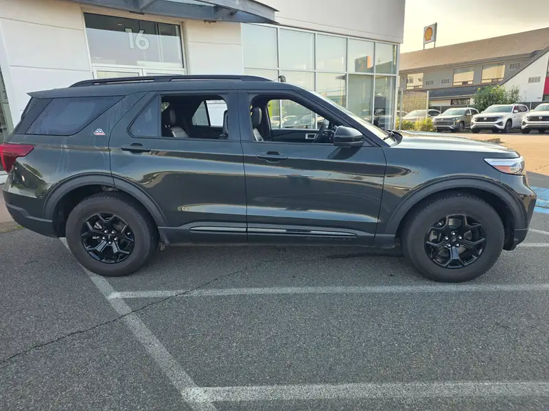 2024 Ford Explorer, 80 478 km, dovoz Kanada — foto 8 z 12