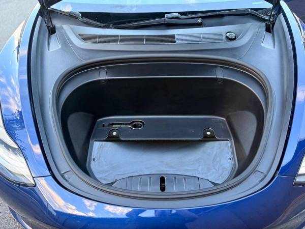 2018 Tesla, dovoz USA — foto 11 z 12