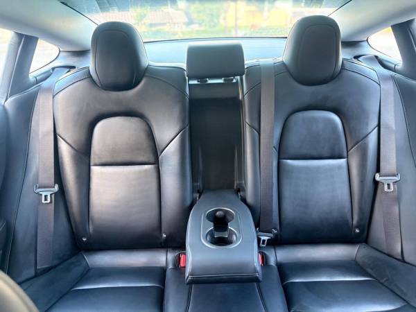 2018 Tesla, dovoz USA — foto 8 z 12