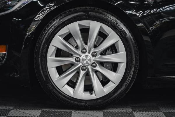 2017 Tesla, dovoz USA — foto 10 z 12