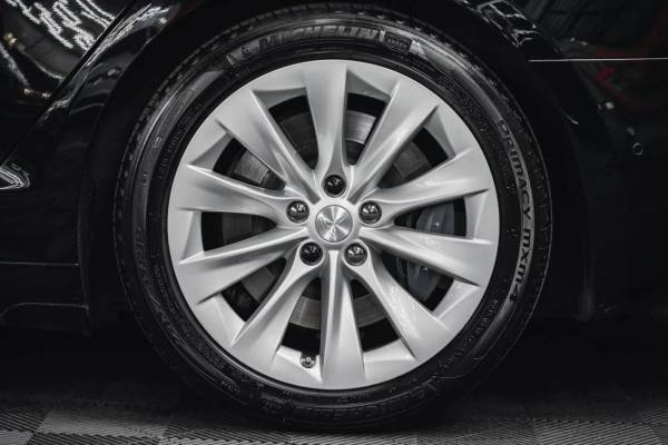 2017 Tesla, dovoz USA — foto 11 z 12