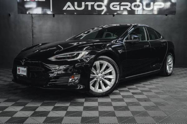 2017 Tesla, dovoz USA — foto 2 z 12