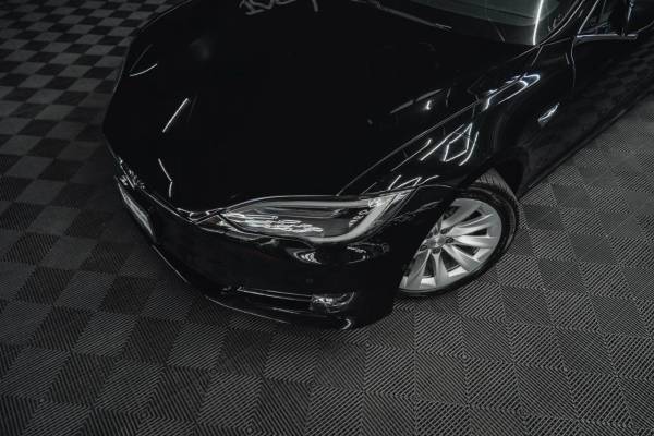 2017 Tesla, dovoz USA — foto 3 z 12