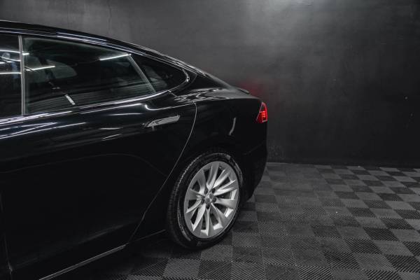 2017 Tesla, dovoz USA — foto 7 z 12