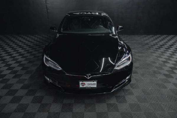 2017 Tesla, dovoz USA — foto 8 z 12