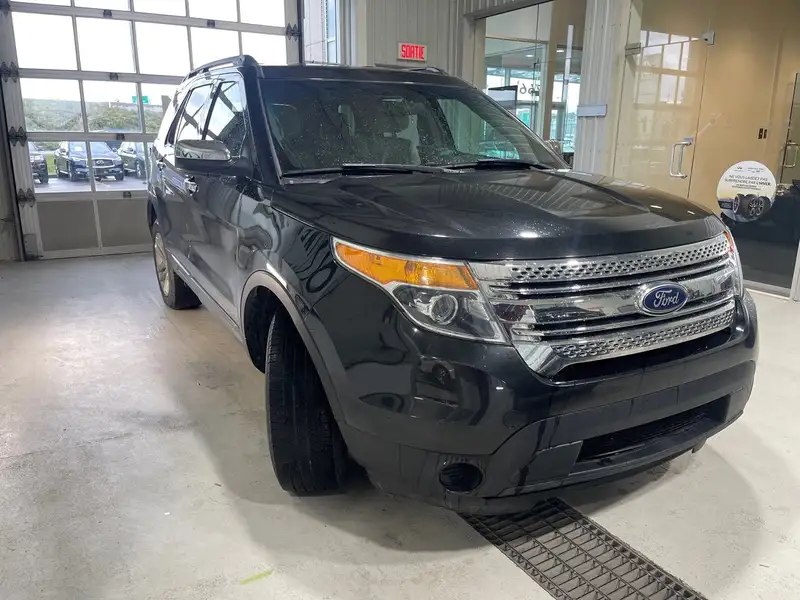 2015 Ford Explorer AWD, černá, 126 000 km, dovoz Kanada — foto 3 z 8