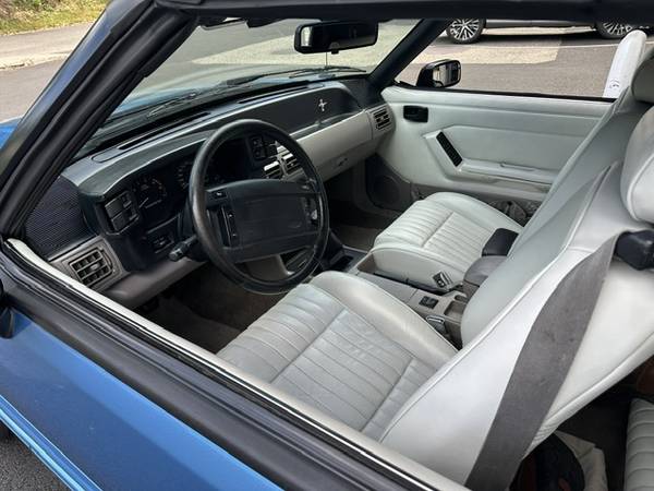 1992 Ford, modrá, dovoz USA — foto 3 z 7