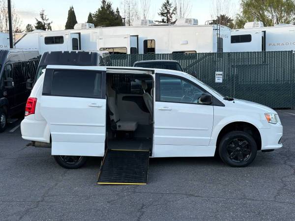2012 Dodge, dovoz USA — foto 3 z 12