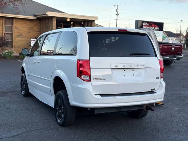 2012 Dodge, dovoz USA — foto 7 z 12