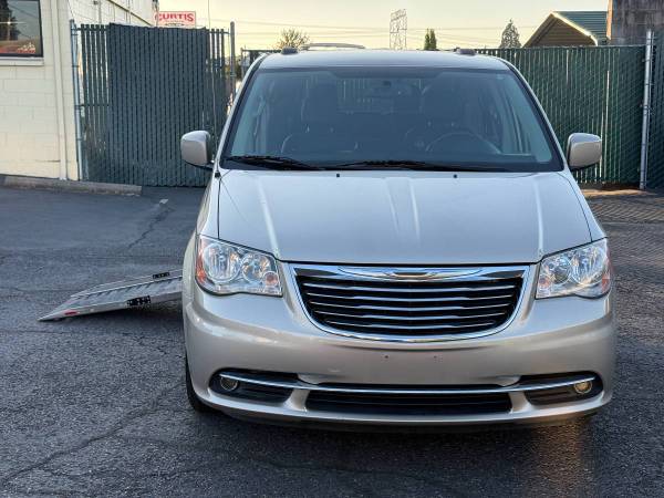 2014 Chrysler, dovoz USA — foto 10 z 12