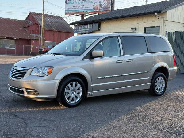 2014 Chrysler, dovoz USA — foto 3 z 12