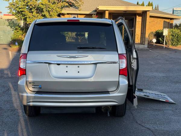 2014 Chrysler, dovoz USA — foto 5 z 12
