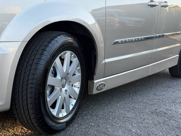 2014 Chrysler, dovoz USA — foto 8 z 12