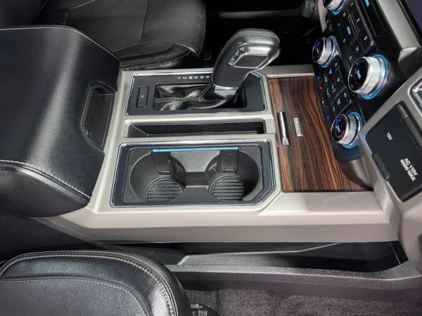 2016 Ford, dovoz USA — foto 12 z 12