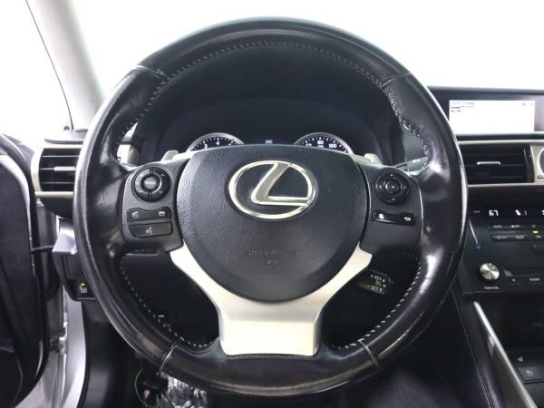 2015 Lexus, dovoz USA — foto 11 z 12