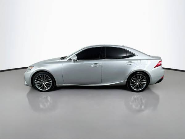 2015 Lexus, dovoz USA — foto 2 z 12