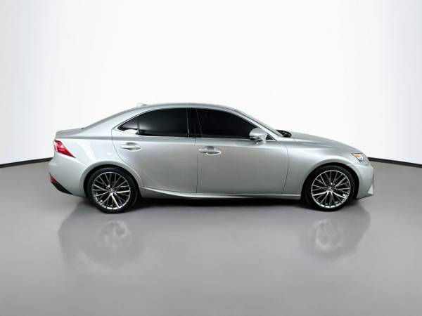 2015 Lexus, dovoz USA — foto 6 z 12