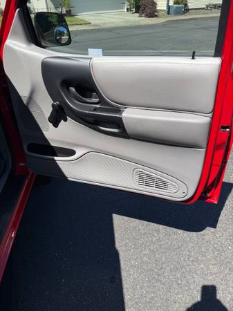 2000 Ford, dovoz USA — foto 9 z 12
