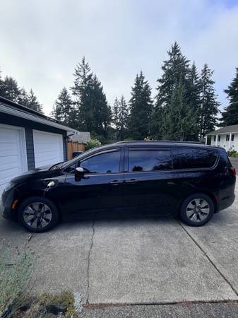 2018 Chrysler, dovoz USA — foto 1 z 3 2018 Chrysler, dovoz USA — foto 1 z 3