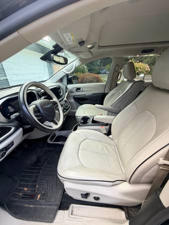 2018 Chrysler, dovoz USA — foto 2 z 3
