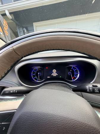 2018 Chrysler, dovoz USA — foto 3 z 3