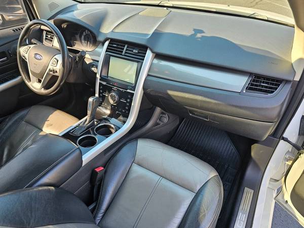 2011 Ford, dovoz USA — foto 11 z 12