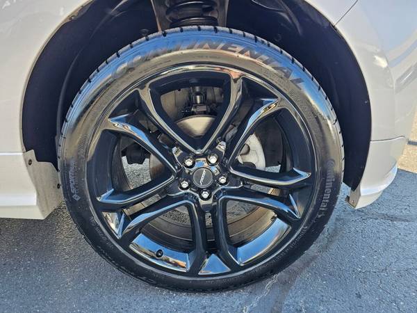 2011 Ford, dovoz USA — foto 9 z 12
