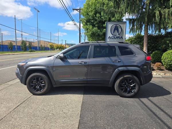 2016 Jeep, dovoz USA — foto 2 z 12