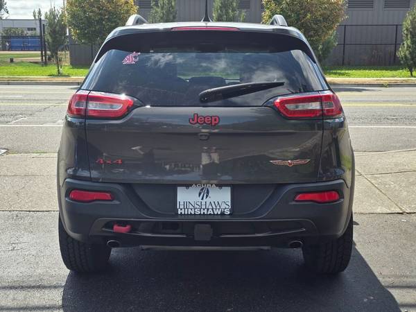 2016 Jeep, dovoz USA — foto 4 z 12