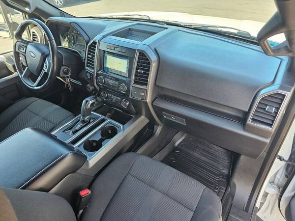 2017 Ford, dovoz USA — foto 11 z 12