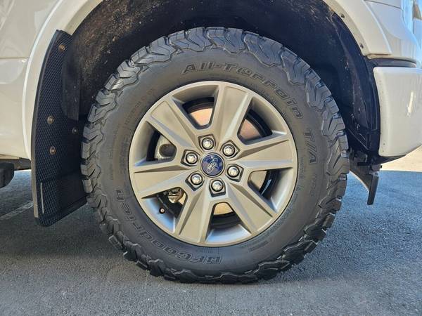 2017 Ford, dovoz USA — foto 9 z 12