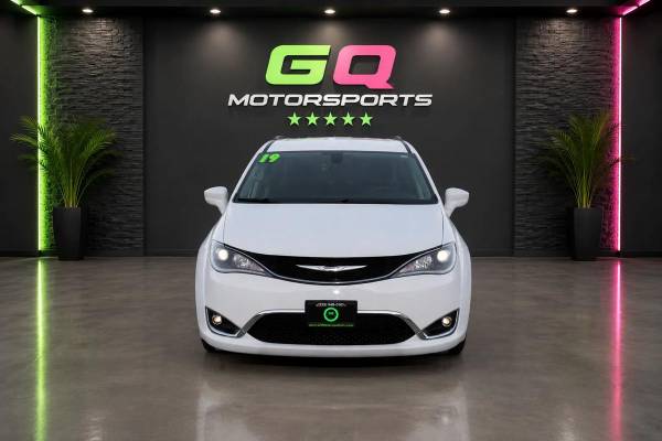 2019 Chrysler, dovoz USA — foto 2 z 12