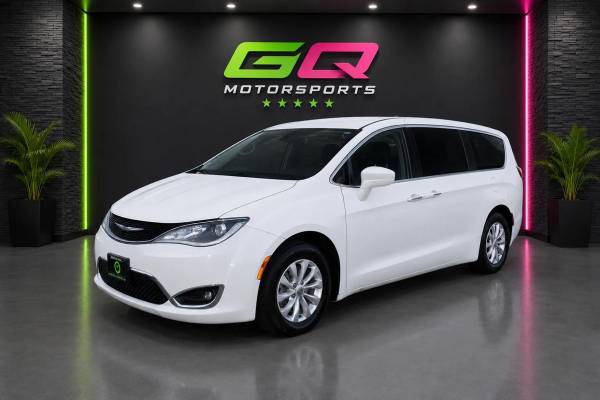 2019 Chrysler, dovoz USA — foto 3 z 12