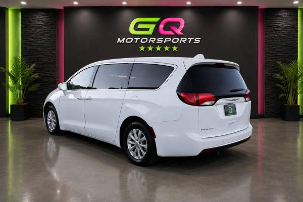 2019 Chrysler, dovoz USA — foto 5 z 12