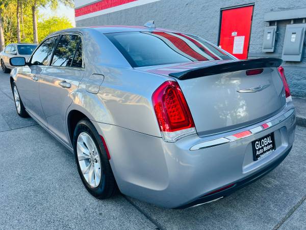 2015 Chrysler, šedá, dovoz USA — foto 5 z 12