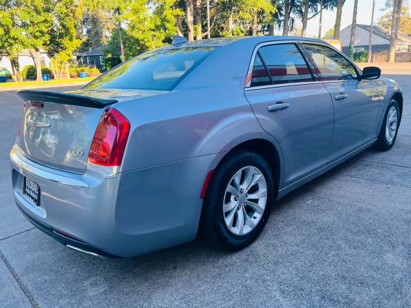 2015 Chrysler, šedá, dovoz USA — foto 7 z 12