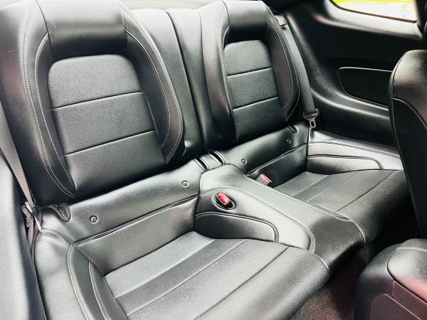 2017 Ford, dovoz USA — foto 11 z 12