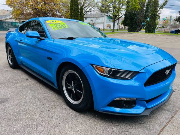 2017 Ford, dovoz USA — foto 2 z 12