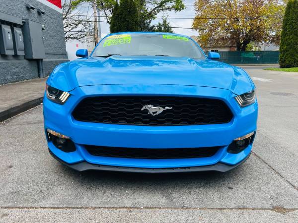 2017 Ford, dovoz USA — foto 3 z 12