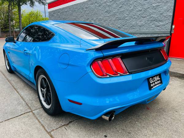 2017 Ford, dovoz USA — foto 6 z 12
