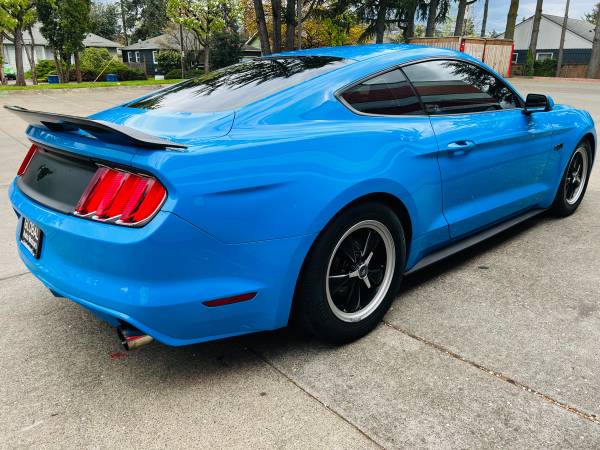 2017 Ford, dovoz USA — foto 8 z 12