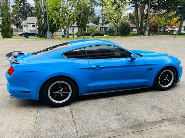 2017 Ford, dovoz USA — foto 9 z 12