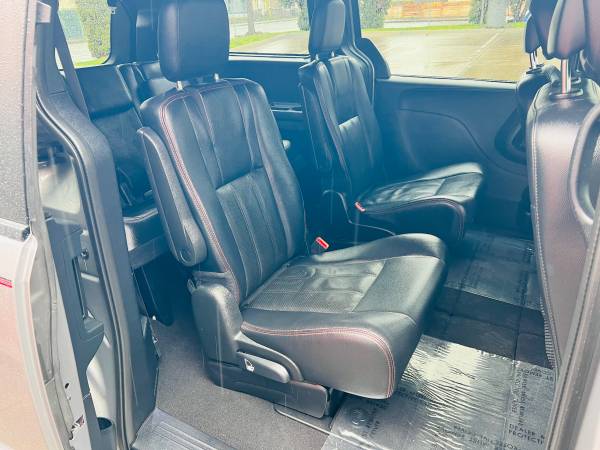 2016 Dodge, dovoz USA — foto 12 z 12
