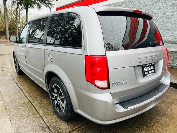 2016 Dodge, dovoz USA — foto 5 z 12