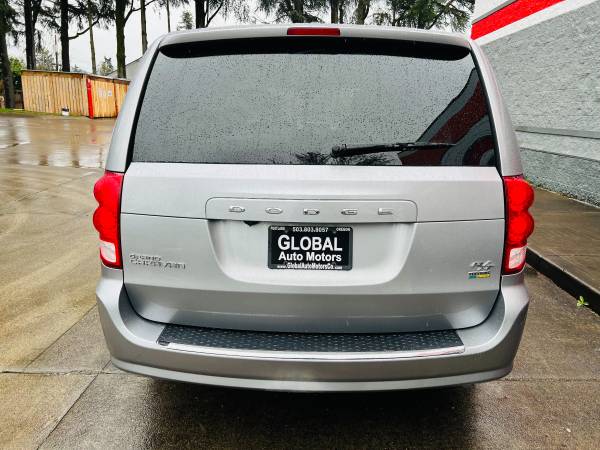 2016 Dodge, dovoz USA — foto 6 z 12